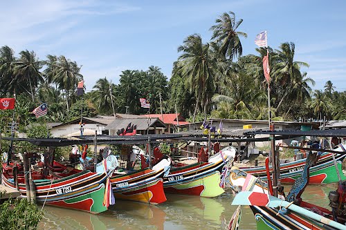 Kampung tepi sungai, Tumpat.
