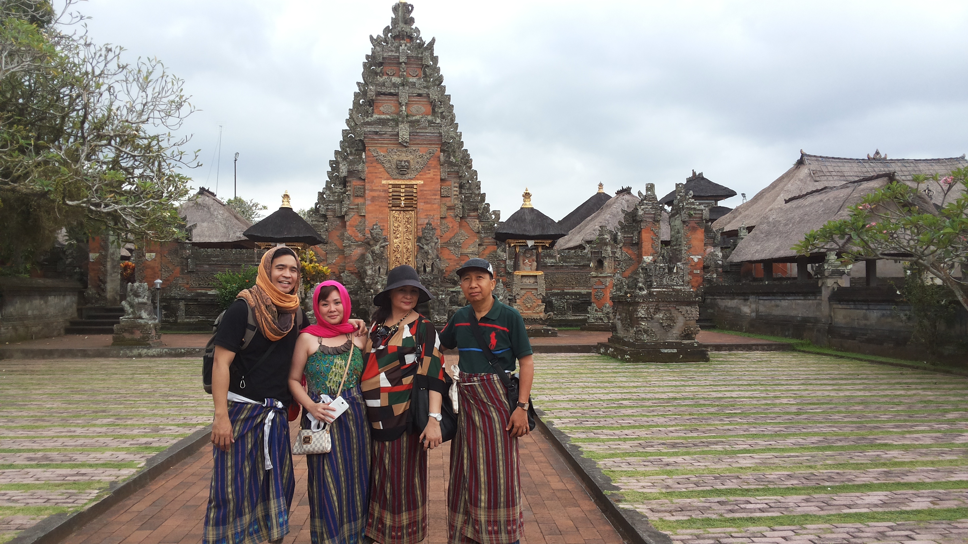 Sesetengah kuil ada undang-undang tersendiri.