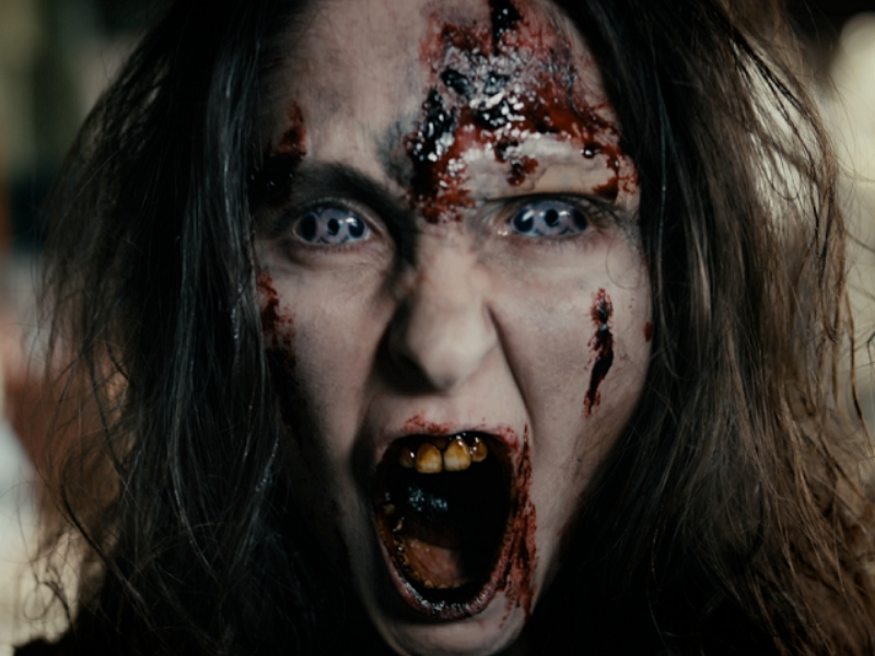 Rakan baik mereka sendiri jadi hantu.