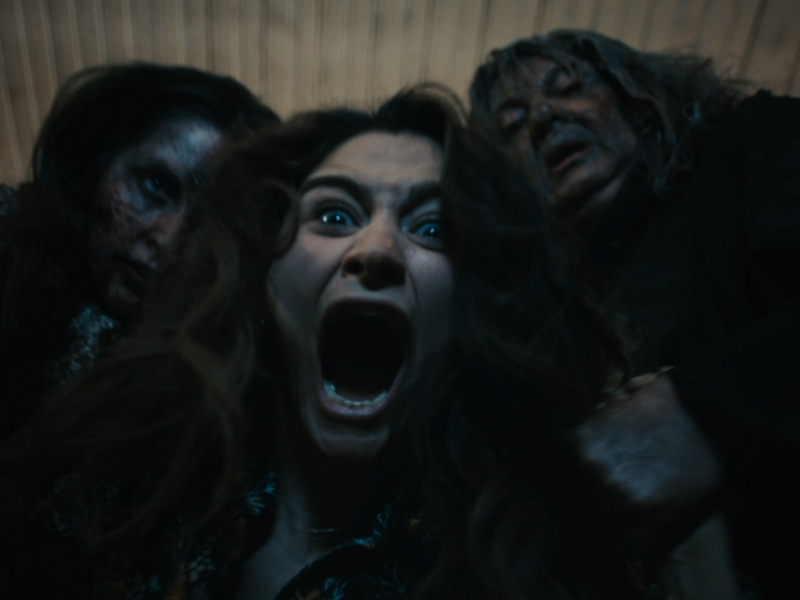 Pelakon Turki yang menawan.