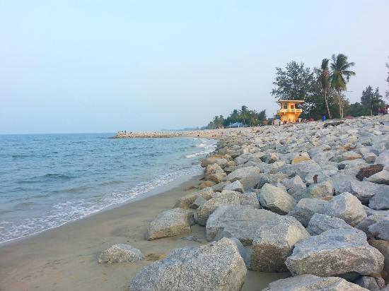 Keindahan Pantai Cahaya Bulan.