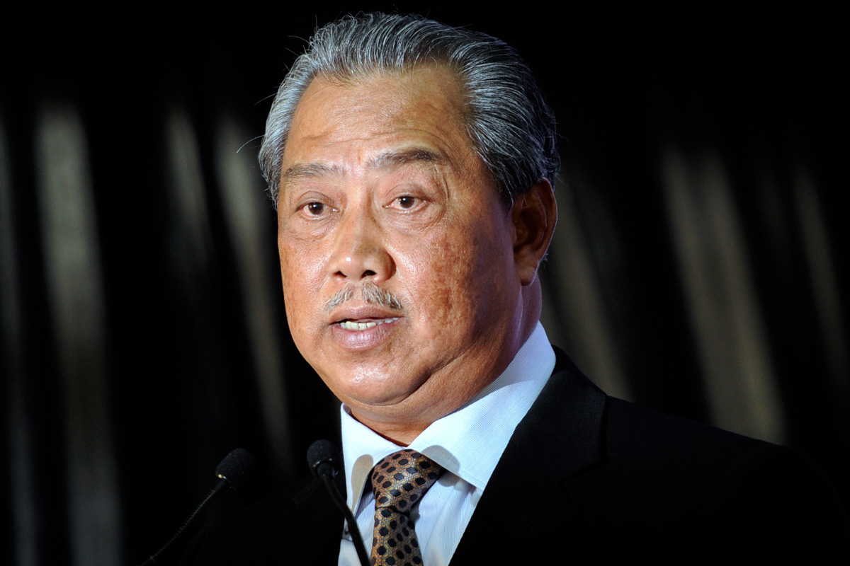 Menteri kabinet dalam dua parti pemerintah berbeza.