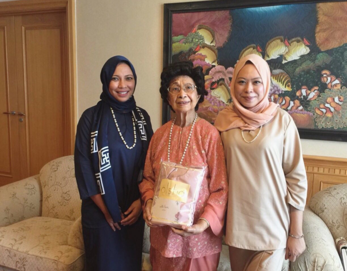 Instagram @houseofolsha The First Lady yang simple dan bergaya.