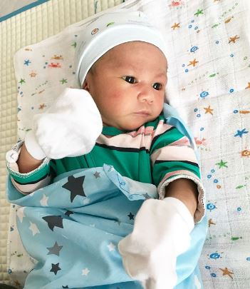 Comel anak kelima Rebecca.