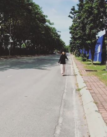 Sarah terpaksa berjalan kaki selepas ditinggalkan di tepi jalan