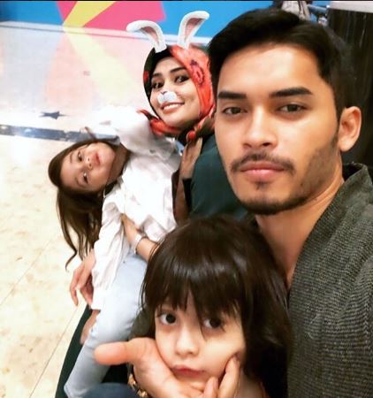 Keluarga kecil ini sering dijadikan contoh oleh netizen