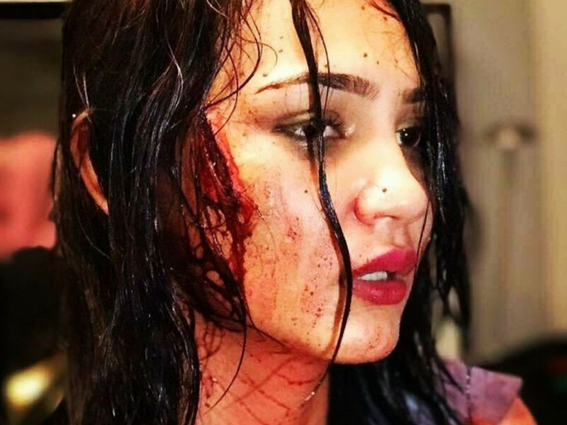 Berapa banyak darah lah digunakan dalam aksi bathtub tu.