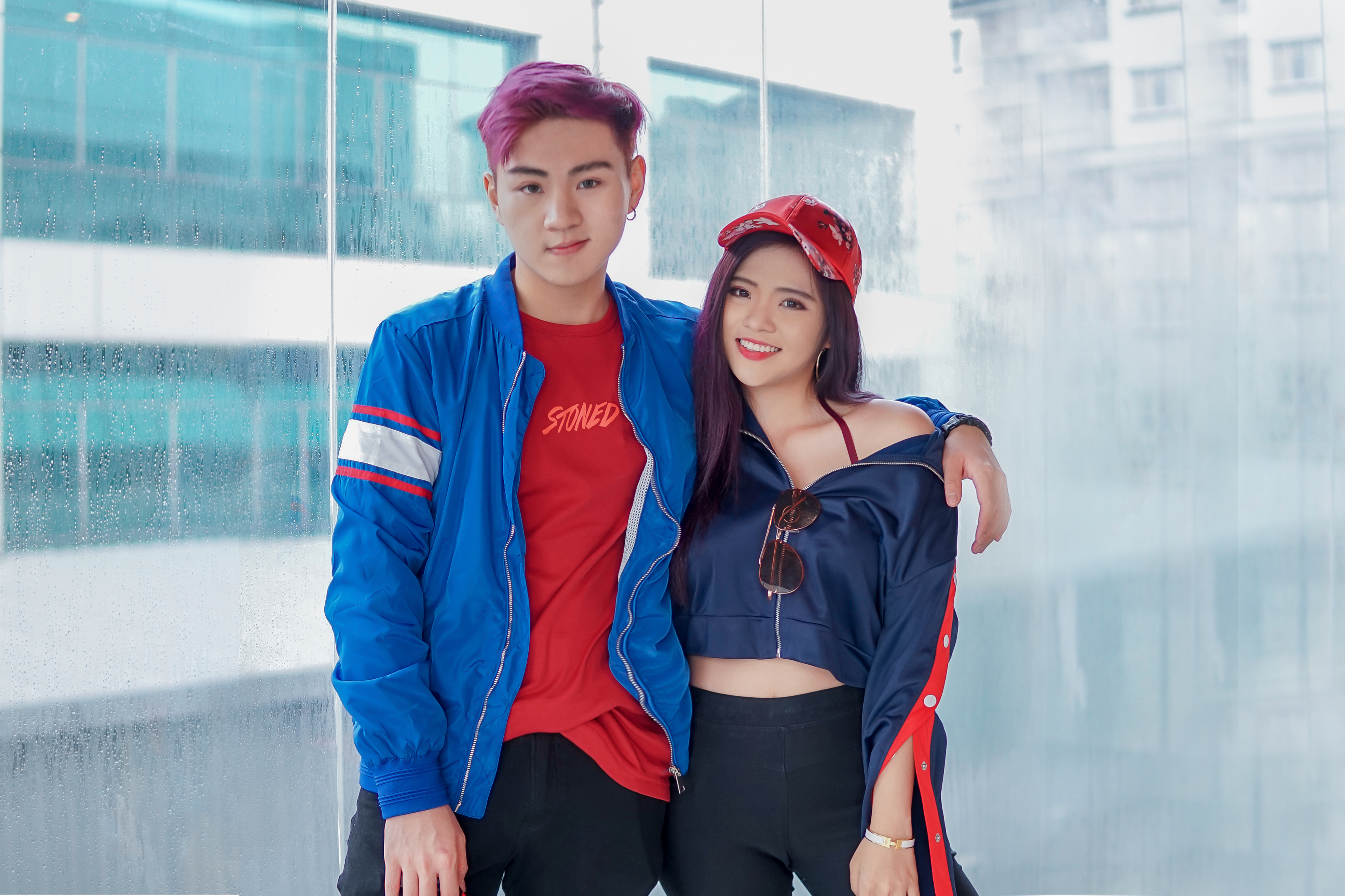 You can take selfies or wefies with PongPong!