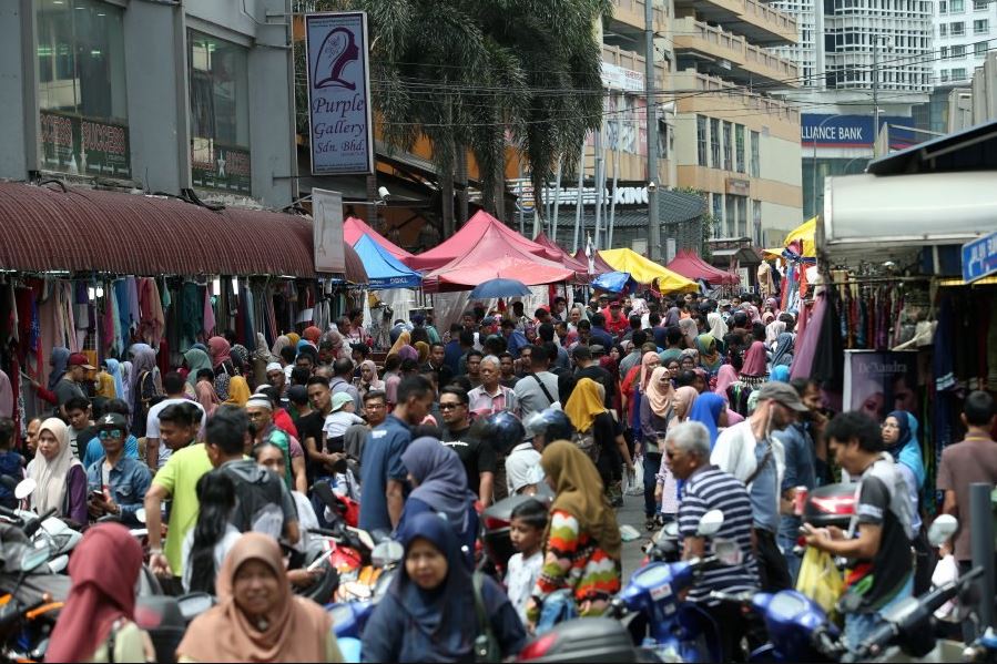 Look at the sea of humans!