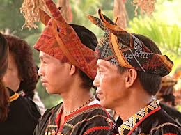 This headgear is also known as a 'sirung nabalu' or 'sigar nabalu'.