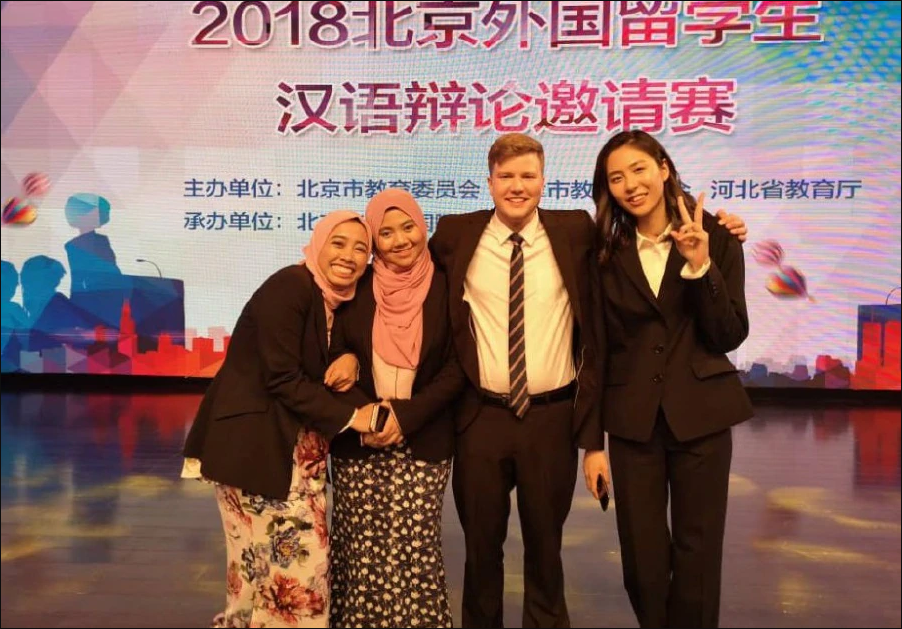 From left, Nurul Afifah and Arina with their teammates.