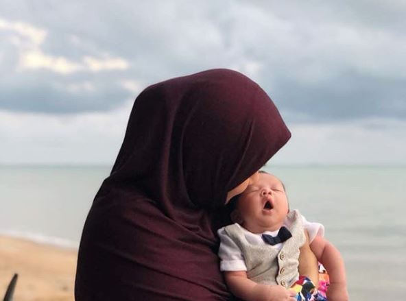 Instagram @abby_abadi112 Abby mohon tidak mempertikaikan cara penjagaan anak.