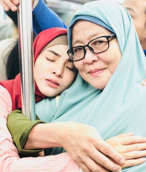 Peminat mendoakan kesejahteraan Ardell.
