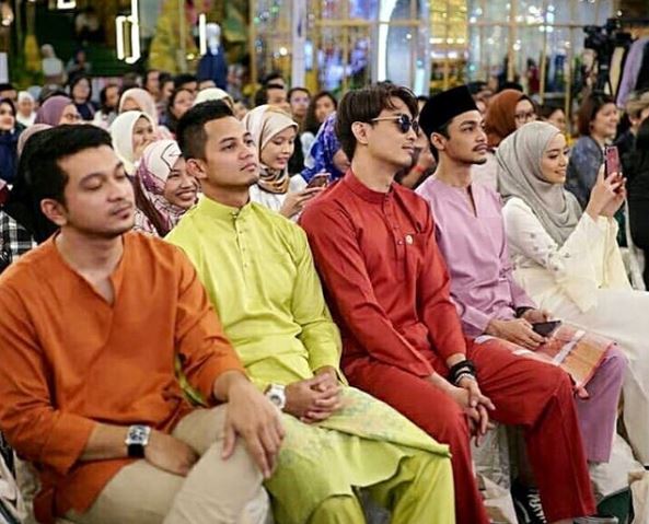 Bila mak ajak beraya rumah ke 10 tapi dah bosan be like...