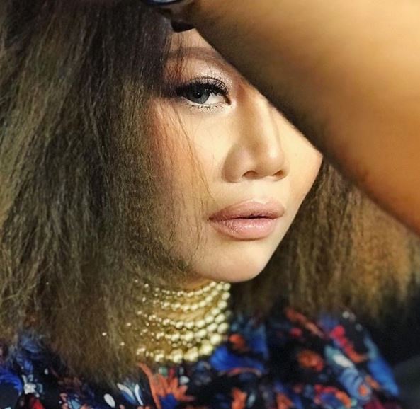 Stacy kembali menyengat dengan Raja.