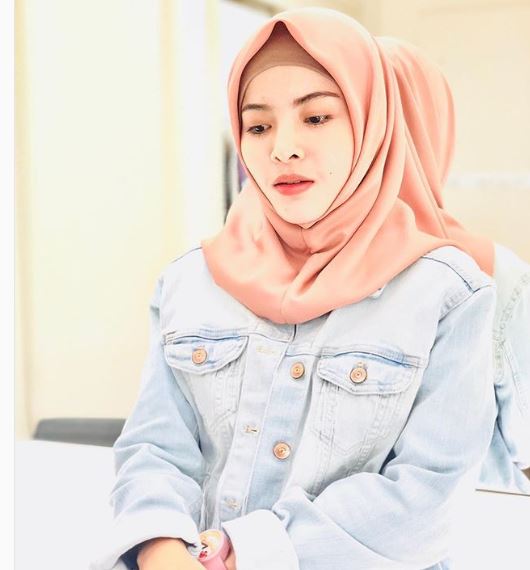Instagram @ardellaryana Ardell lebih selesa berdiam diri.
